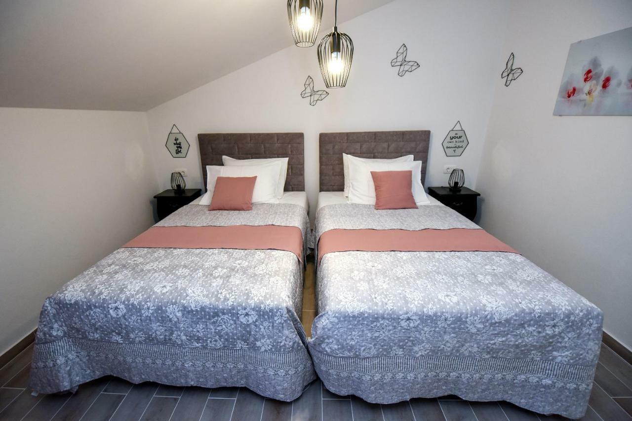 Apartments Miki 2 Novalja Ngoại thất bức ảnh